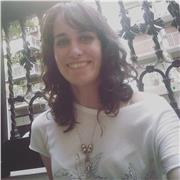 Profesora de Lengua y Literatura imparte clases a niños y adolescentes